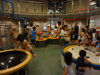 子ども科学館は楽しい!_d0050503_8404411.jpg