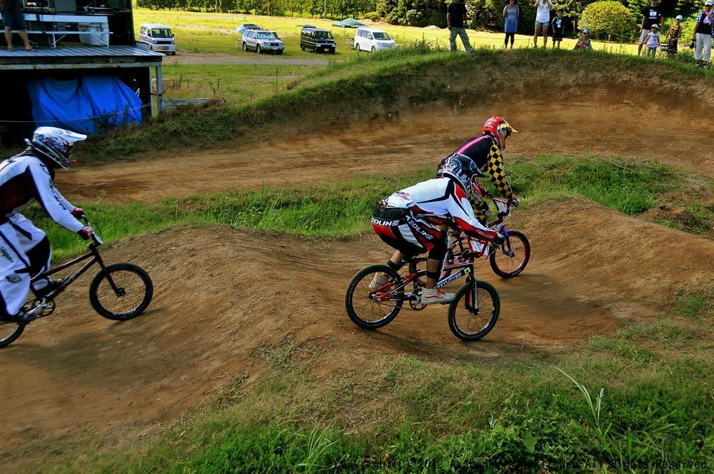 ２０１２JOSF緑山ソレイユ杯VOL14：BMX３０オーバー決勝　動画あり　_b0065730_994100.jpg