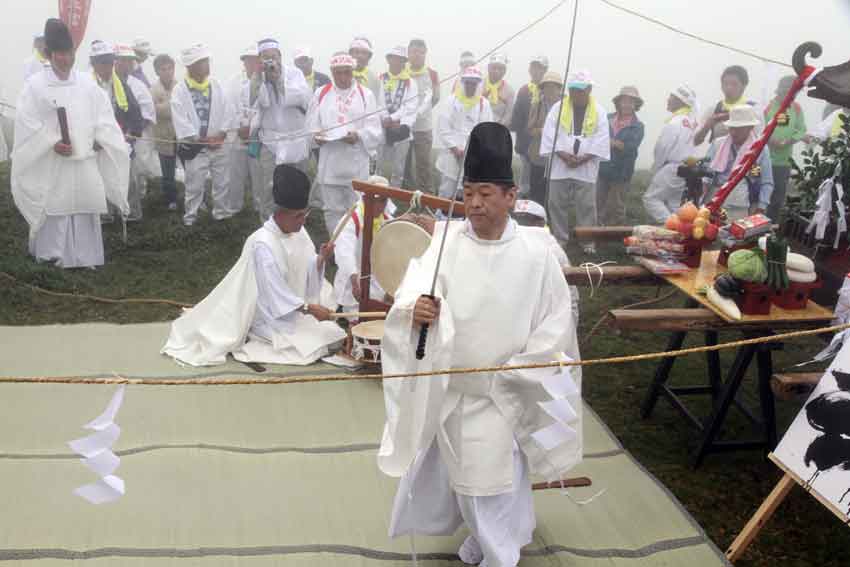 2012「剣山夏祭り」～劔山本宮劔神社例大祭～13♪「劍の舞」奉納♪_d0058941_19553990.jpg