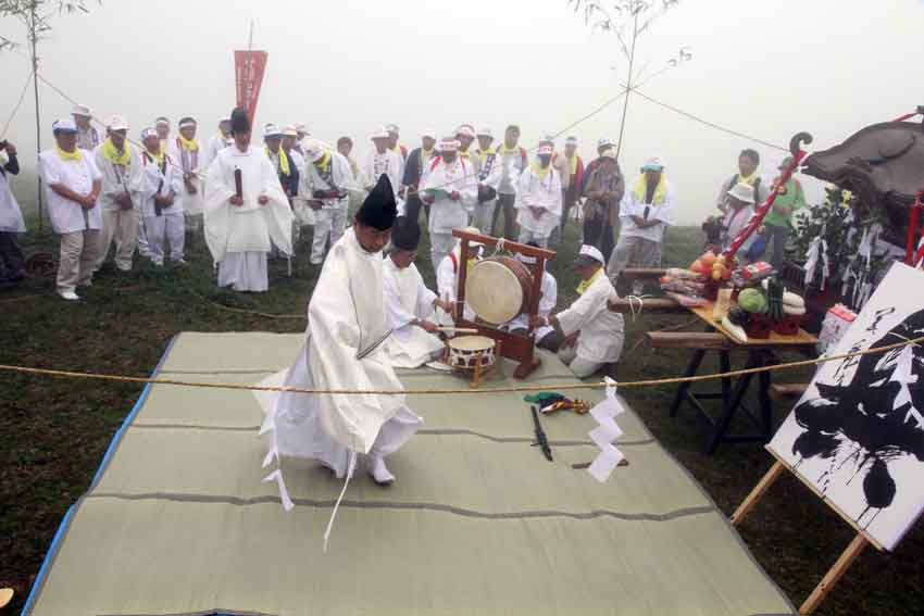 2012「剣山夏祭り」～劔山本宮劔神社例大祭～13♪「劍の舞」奉納♪_d0058941_19564234.jpg