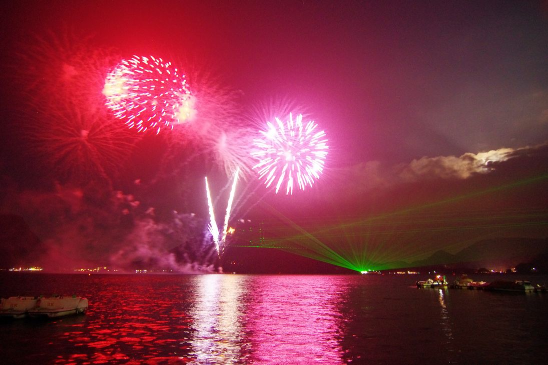 榛名湖水上花火大会 ４ 打ち上げ花火ならこうなる 私のデジタル写真眼