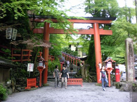 ふたたび古都に向かう3 (鞍馬・貴船)_b0005281_2014617.jpg