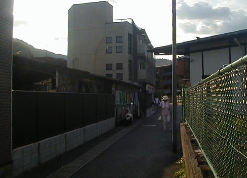 ●嵐山駅前の変化、その２１９（ホテル、脇道、広場）_d0053294_23552472.jpg