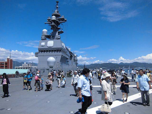 とにかくデカイ ヘリコプター搭載型護衛艦「ひゅうが」_f0141310_7332277.jpg