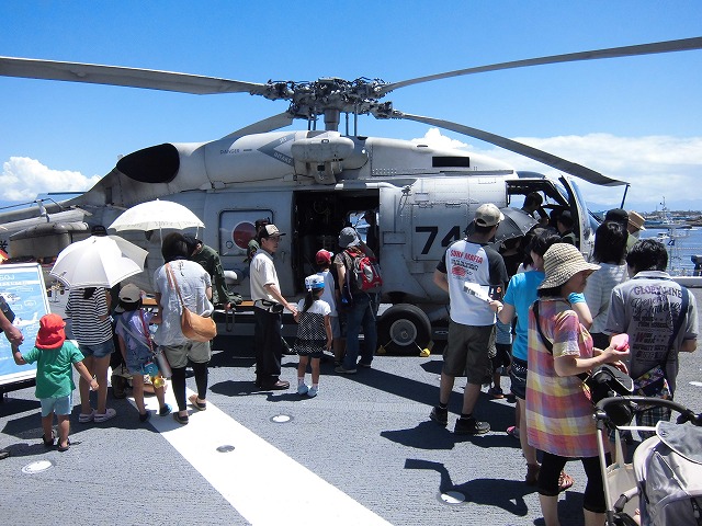 とにかくデカイ　ヘリコプター搭載型護衛艦「ひゅうが」_f0141310_7333780.jpg