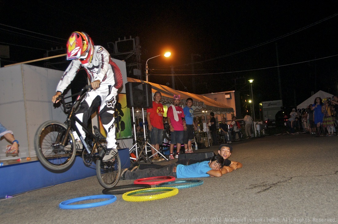 ２０１２第27回玉川学園南口商店会夏祭りチームDIG-IT BMXショウVOL2：レーサーパフォーマンス_b0065730_1814253.jpg