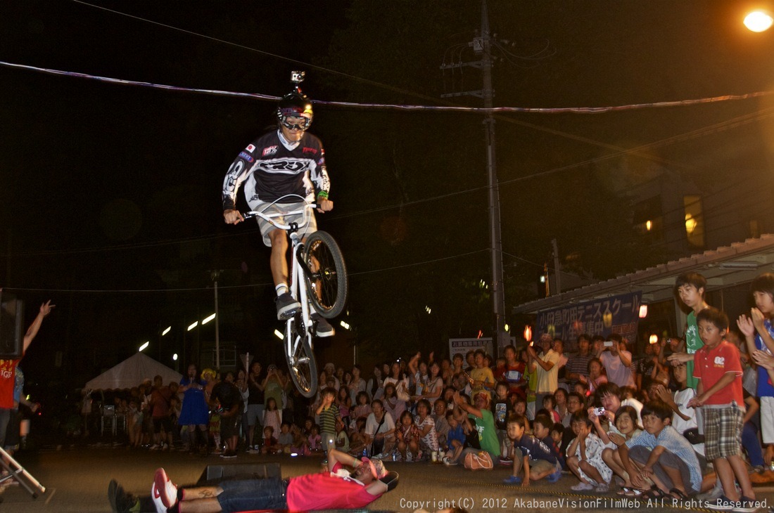 ２０１２第27回玉川学園南口商店会夏祭りチームDIG-IT BMXショウVOL2：レーサーパフォーマンス_b0065730_18214913.jpg