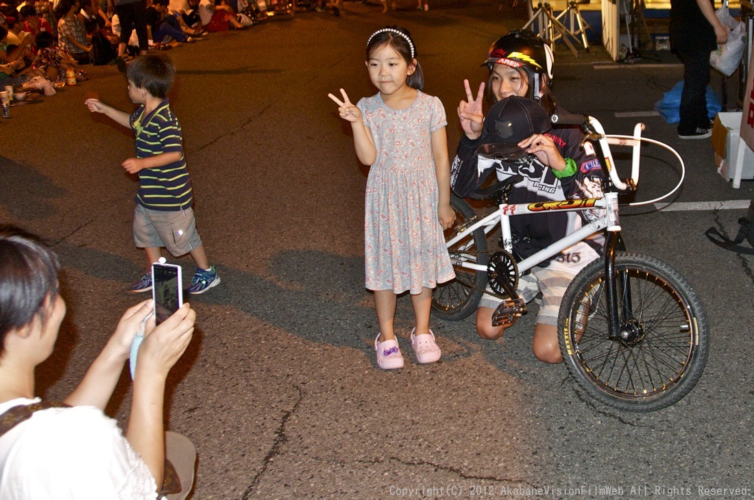 ２０１２第27回玉川学園南口商店会夏祭りチームDIG-IT BMXショウVOL2：レーサーパフォーマンス_b0065730_18312264.jpg