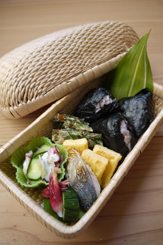 柳行李(やなぎごうり)のお弁当箱 : ホホヅエツイテ 柳行李(やなぎごうり)のお弁当箱 : ホホヅエツイテ