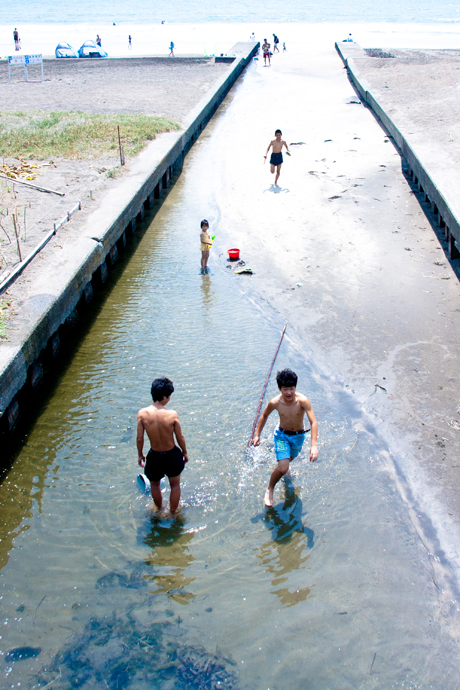 夏休みの浜。_b0022268_21111672.jpg