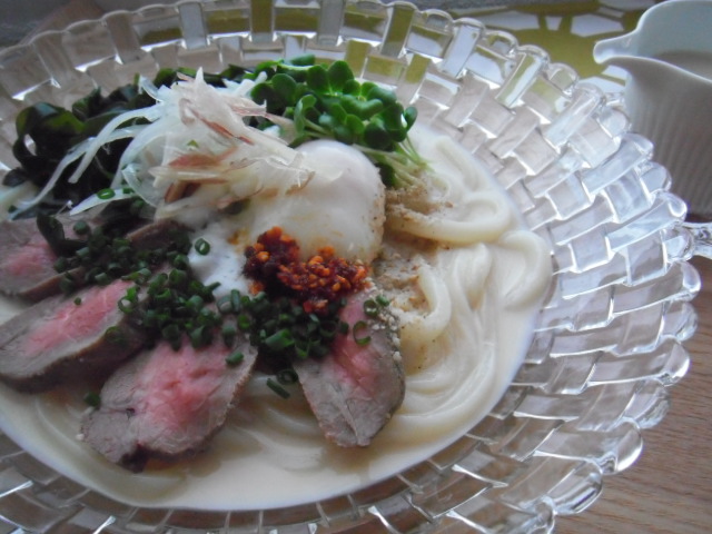 牛たたきと豆乳冷やしうどん_a0190999_19545775.jpg