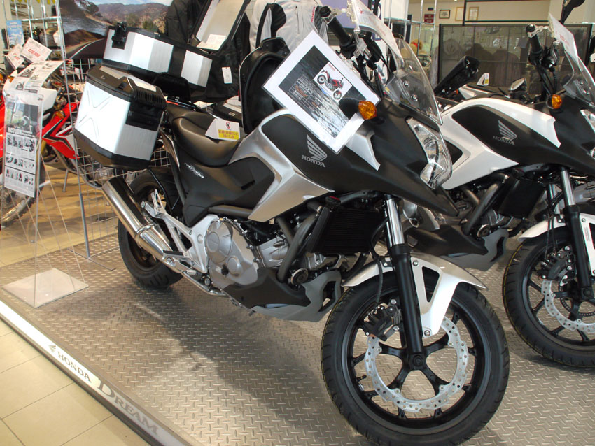 HONDA NC700X トップボックス＆パニアケース_d0244687_633597.jpg