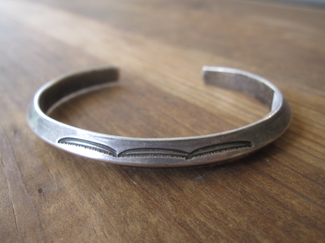 Antique Navajo Silver Bangle!!_d0098545_1483279.jpg