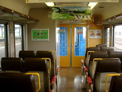 繁忙期は普通列車で_a0275468_1904277.jpg