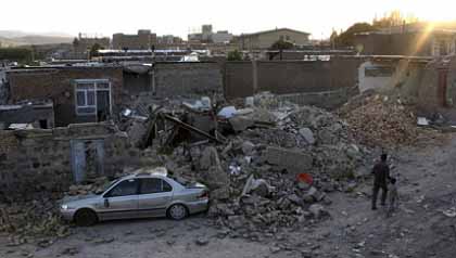 イランで地震２２０人死亡　Ｍ６強２回　＋　福島地震＆123便　＋　ネオコン戦犯_c0139575_16395212.jpg