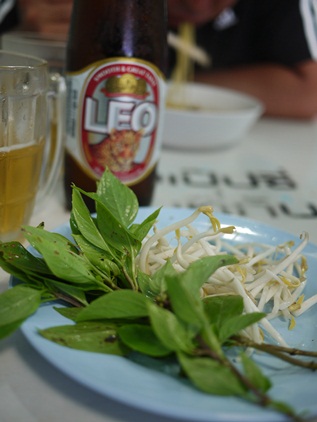 プーケット　カロンビーチの食堂_d0041729_13341556.jpg