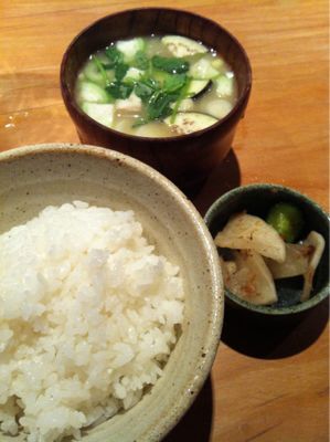 今日のお昼は煮しめと呉汁と卵焼きとおむすび_f0082056_1855473.jpg