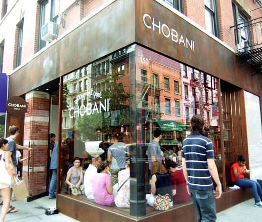 今ニューヨークで最も熱いヨーグルト専門店、チョバーニ(Chobani)_b0007805_9395974.jpg