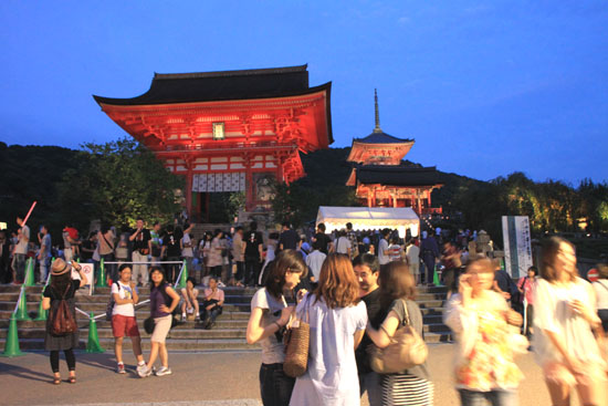 清水寺 千日詣り_e0048413_2304757.jpg