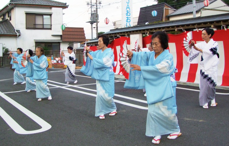 2012ふれあい夏祭り　記録③ ステージ・盆踊り・抽選会_a0103948_23215015.jpg