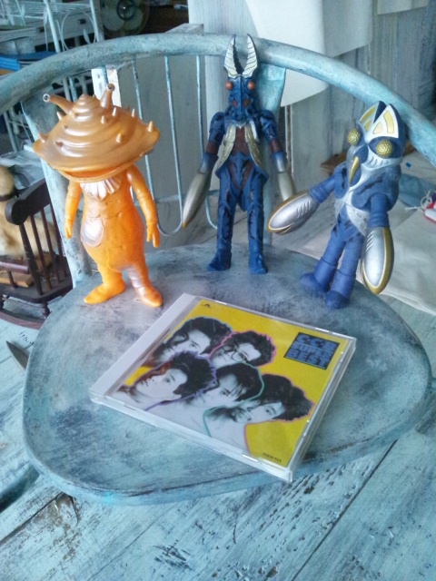 ヒラビフリマとしろつめとウルトラ怪獣_c0246783_2028896.jpg