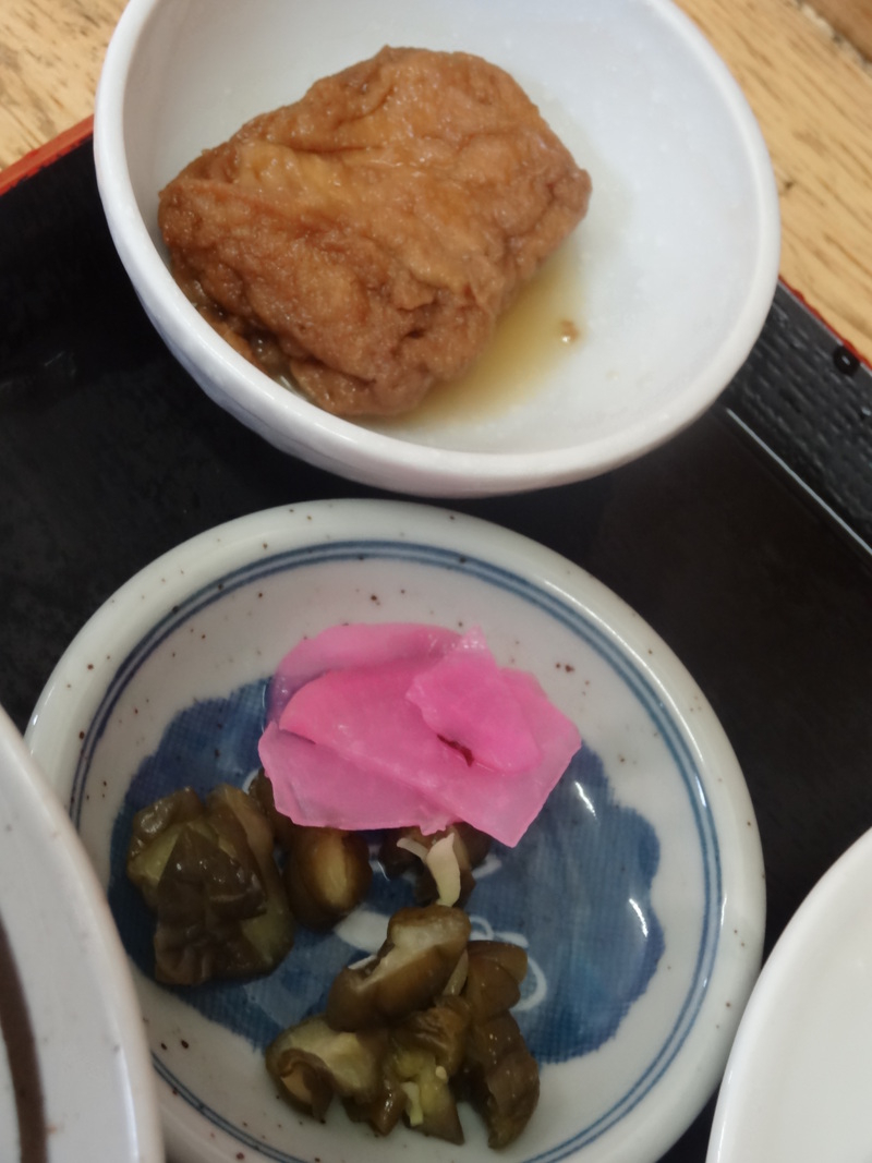 銚子でお魚が美味しい食堂で、この日は豚カツ定食です。_c0225997_10151796.jpg