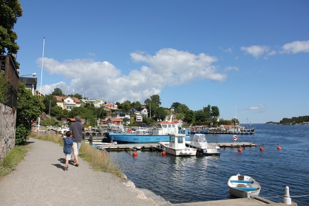 レオン初めてのボートで島のサマーハウスへ　－　Leons första båttur till en skärgårdsö_e0250023_8395074.jpg