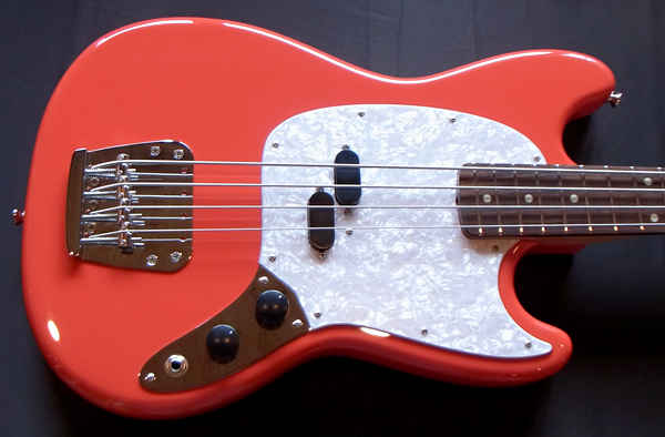 「Fiesta RedのGastank Bass 1本目」が完成しました!_e0053731_18164897.jpg