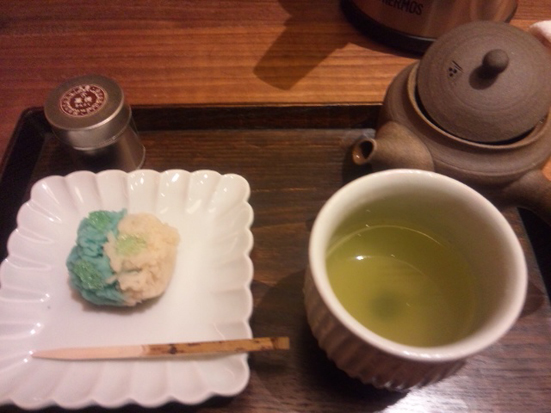 丸の内で美味しいお茶を一服♪「嘉木(かぼく)」@一保堂茶舗_b0051666_833381.jpg