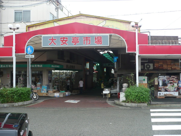 大安亭市場と大安亭ロダンの狸 on 2012-8-14_b0118987_6204450.jpg