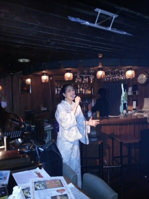 IZUMIでした〜(^^♪明けて本日17日は六本木チャーリーズクラブです。_f0178313_1394234.jpg