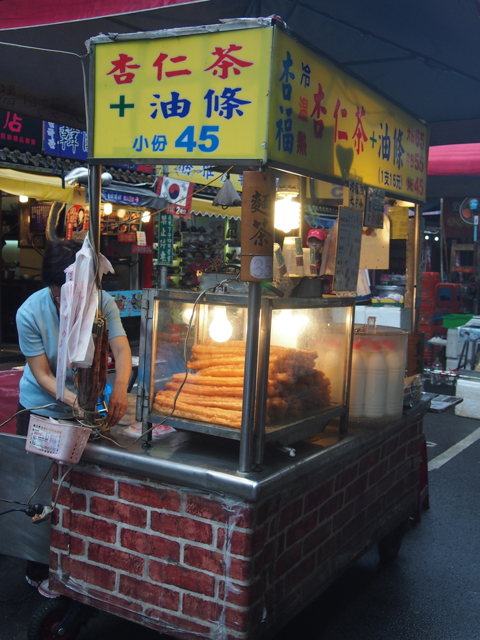 2012 8月　台湾　10 　　服飾問屋街「五分埔服飾広場」を通って　饒河街観光夜市へ_f0062122_93561.jpg