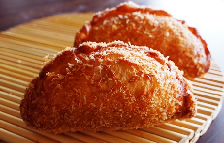 チーズカレーパン_e0148373_1064714.jpg