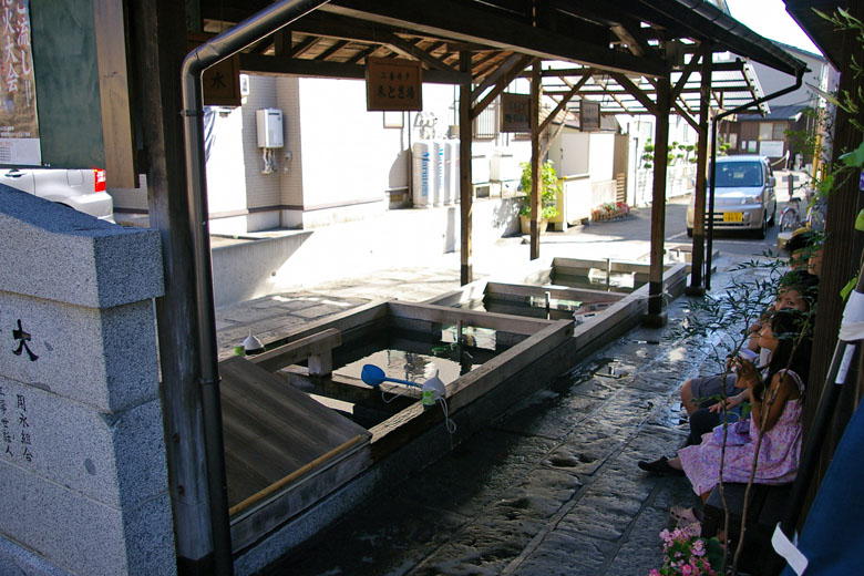住民によって守られる湧水地_f0130879_22555076.jpg