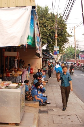 タイ旅行記６～チェンマイ食べ歩き①～_c0149755_1858342.jpg