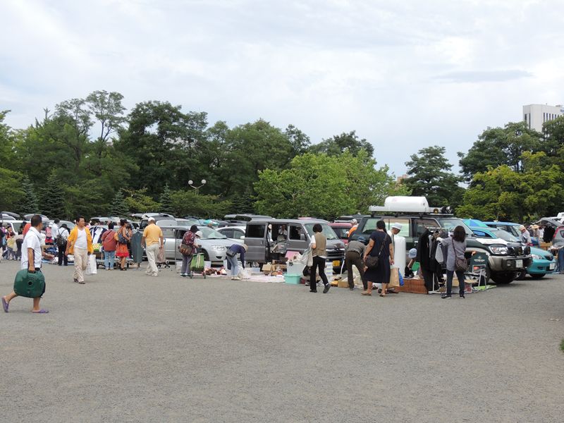中島公園のフリーマーケットの一こま ボケタヌキの部屋 中島公園のフリーマーケットの一こま ボケタヌキの部屋