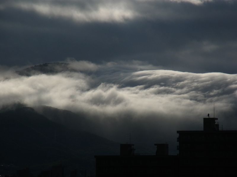 雲に覆われる札幌_c0025115_23165647.jpg