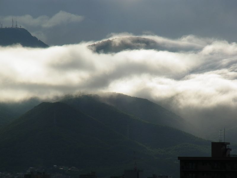 雲に覆われる札幌_c0025115_23265343.jpg