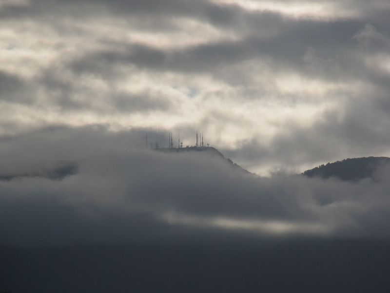 雲に覆われる札幌_c0025115_23354661.jpg