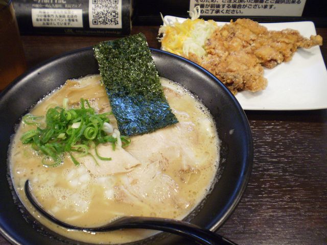 濃豚鶏ラーメン＋唐揚ハーフ＠久保田北店_a0117520_23133586.jpg