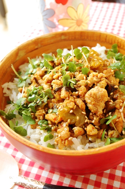 豚ひき高菜の豆板醤丼_d0104926_19124167.jpg