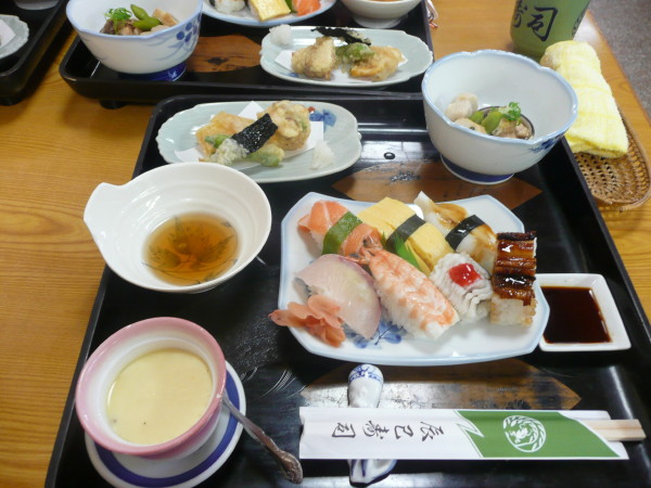 辰巳寿司のすし御膳　on　2012-8-6_b0118987_6292869.jpg
