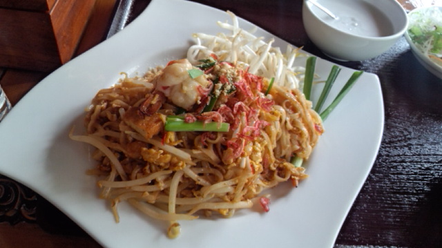 タイ麺(パッタイ)_e0173239_1355254.jpg
