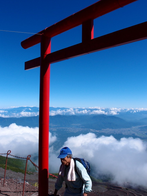 息子と富士山の上でおにぎりを_c0122670_640894.jpg