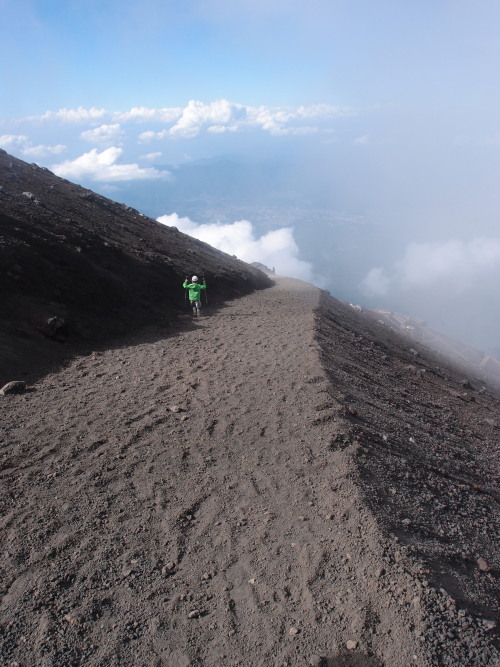 息子と富士山の上でおにぎりを_c0122670_7273633.jpg