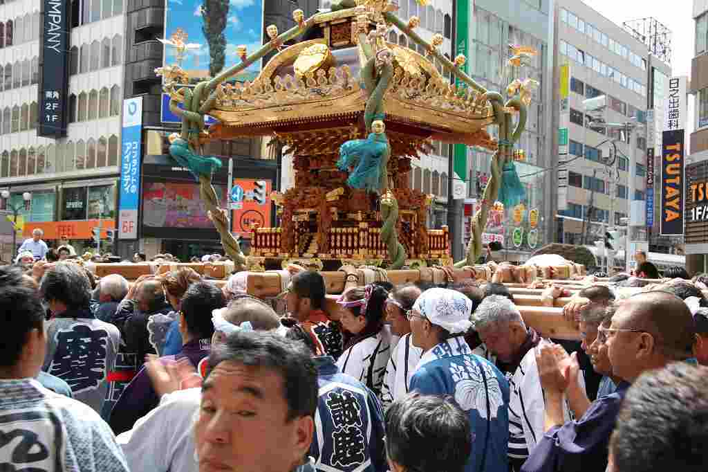 ８月１９日北海道開拓神社大神輿渡御があり撮影するも高さ３．６ｍ重さ４．５トン圧倒されました_a0268292_1911332.jpg