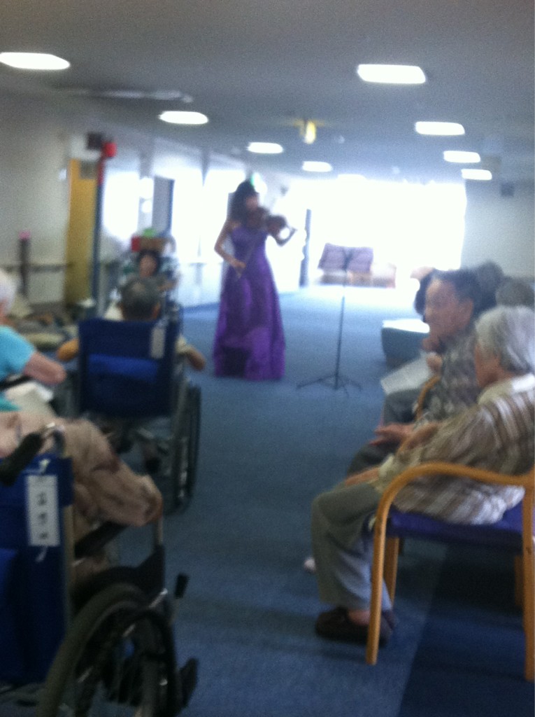 老健にて、演奏しました♪_f0109257_5444913.jpg