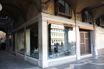 ネゴツィオ・オリヴェッティ | イタリア の建築【世界建築巡り】