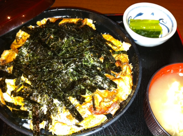 激辛カレーで有名な肥後橋南蛮亭で鳥丼定食^^;_a0004752_2151627.jpg