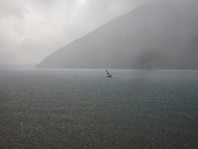 2012  モスミン　ｎｏ　夏休み　危険すぎるよ、雷雨の本栖湖…_c0134862_1812910.jpg